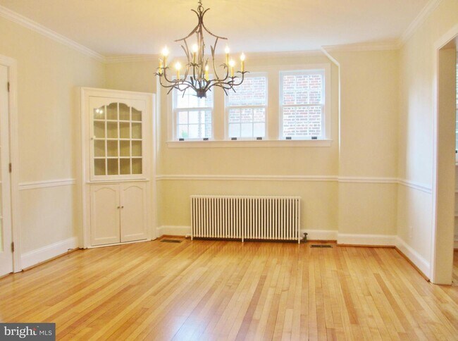 Building Photo - 5603 Chevy Chase Pkwy NW