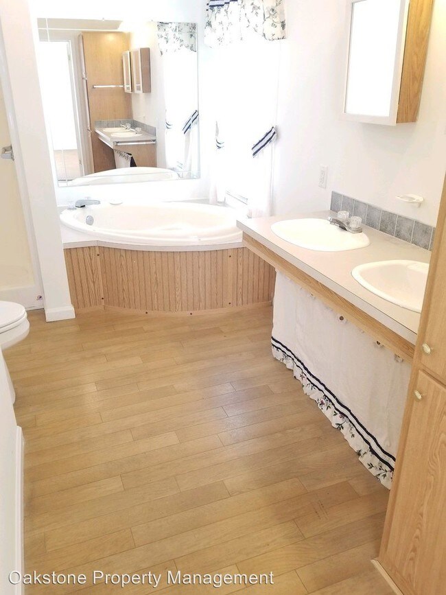Foto del edificio - 3 br, 2 bath House - 233 Pine Tree