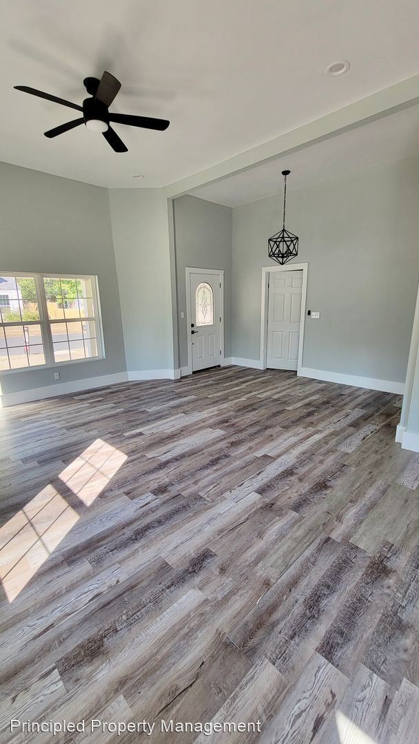 Foto del edificio - 3 br, 2 bath House - 619 Southwest 10th St...