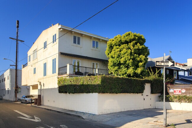 Foto del edificio - 15 Clubhouse Ave