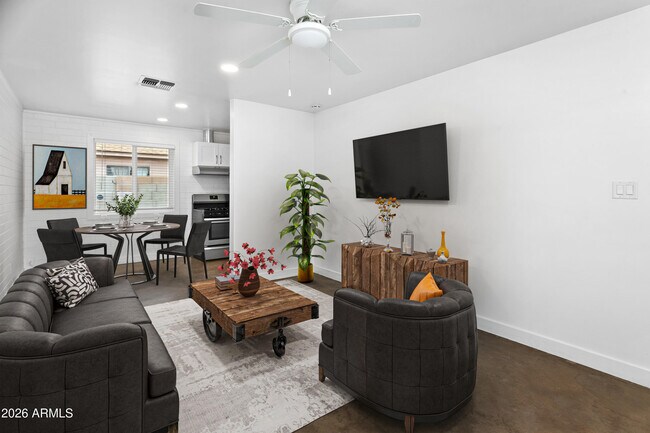 Foto del edificio - 1646 E McKinley St