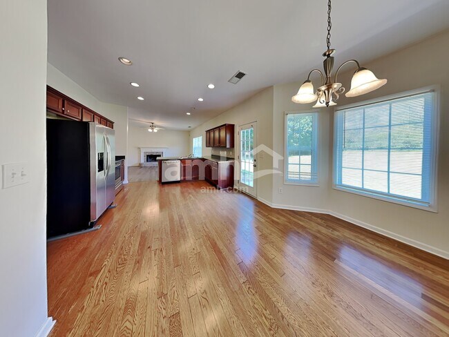 Foto del edificio - 35 Hampton Pl