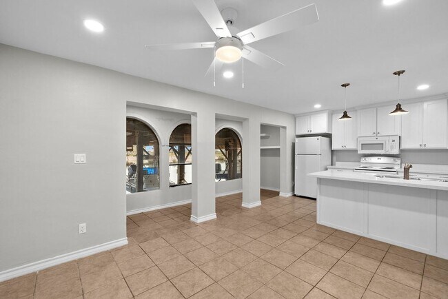 Foto del edificio - 1313 Harbor Island Dr