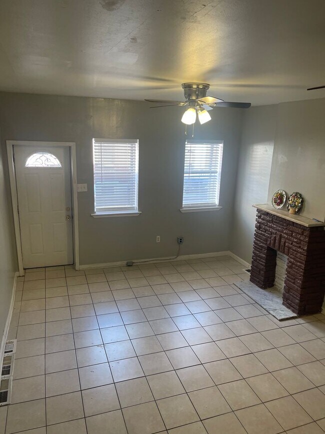 Building Photo - 3 Bedroom 1.5 Bathroom House in Lower Moya...