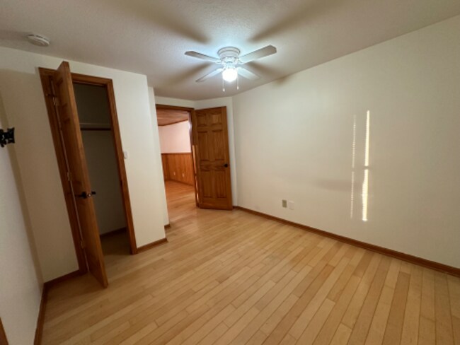 Foto del edificio - 464 N Maple St