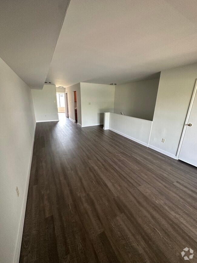 Building Photo - 54 Lancaster Est
