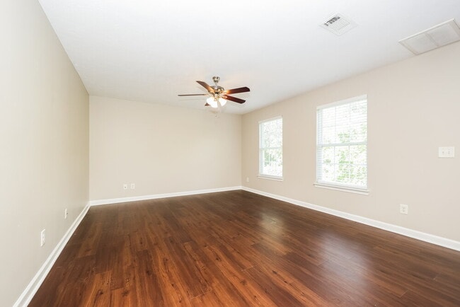 Building Photo - 710 Holland Ridge Dr