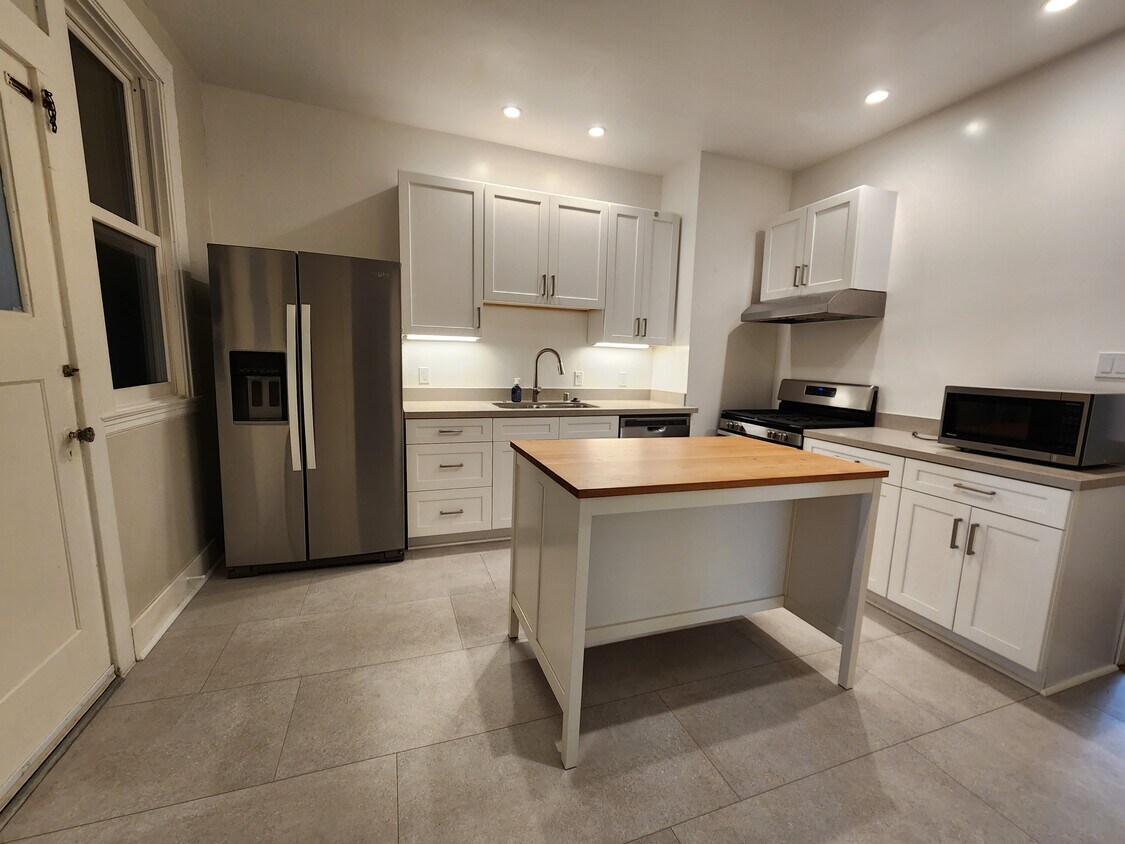 Kitchen - 558 Diamond St
