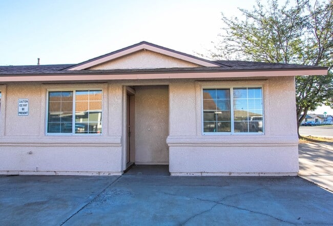 Building Photo - 8100 E Lakeshore Dr