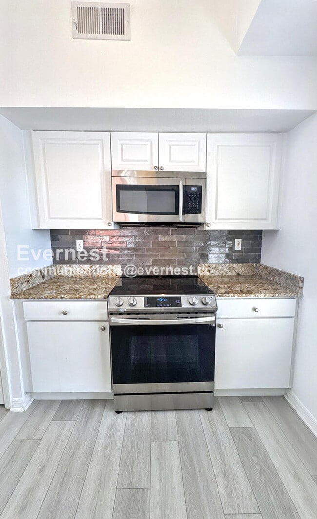 Building Photo - 9114 Lake Chase Island Way