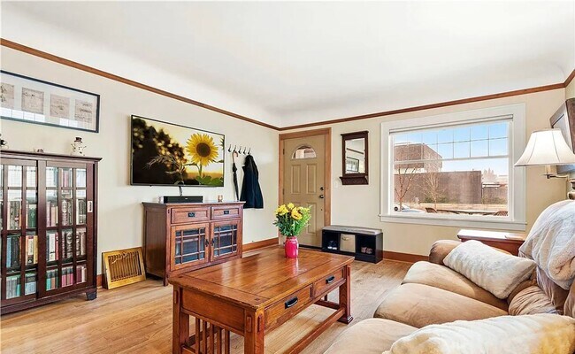 Building Photo - Cozy Renton Bungalow