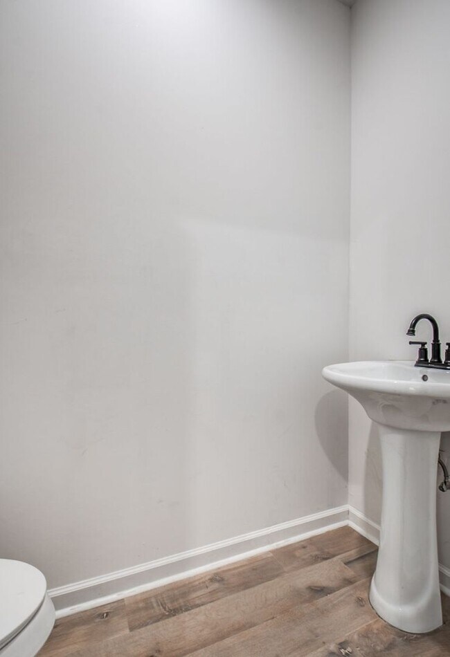 Foto del edificio - Elegant Midtown Memphis Single-Family Home for Lease