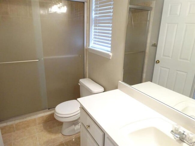 Building Photo - 3813 Southwind Ave