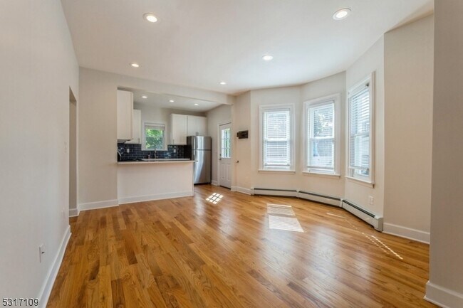 Building Photo - 161 Ashland Ave