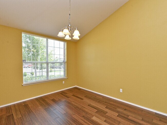 Building Photo - Spacious 2 story with cul-de-sac location