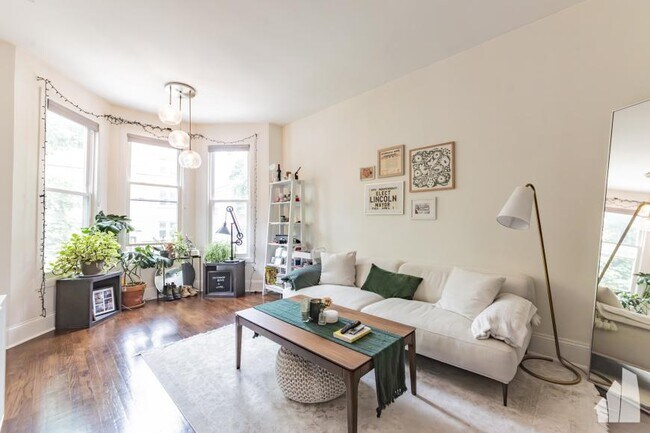 Foto del edificio - 2 bedroom in Roscoe Village IL 60618