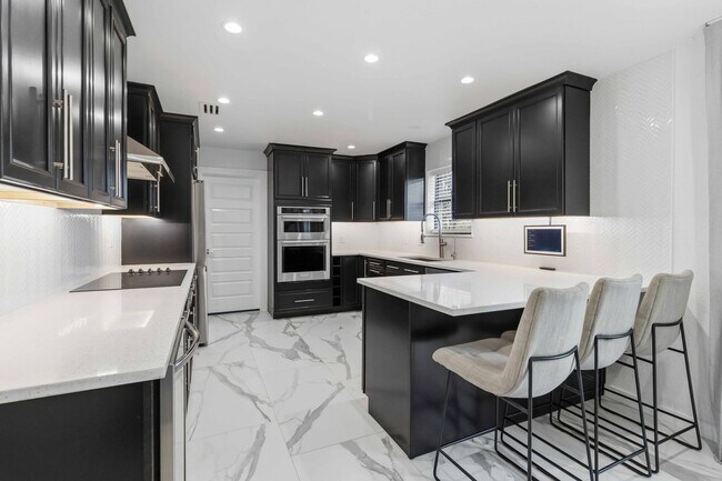 Building Photo - 107 Oak Crest