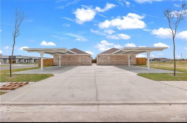 Foto del edificio - 905 W Mahala Ave