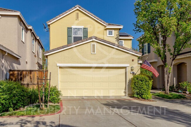 Building Photo - 2 Bedroom 2.5 Bath Single-Family patio hom...