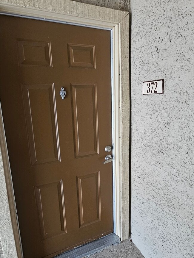 Building Photo - 2 Bedroom Condo located at Bella Vita!!