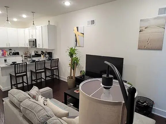 Building Photo - 512 W Montgomery Ave