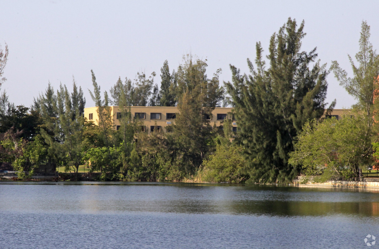 Building Photo - Lakeshore Apartments