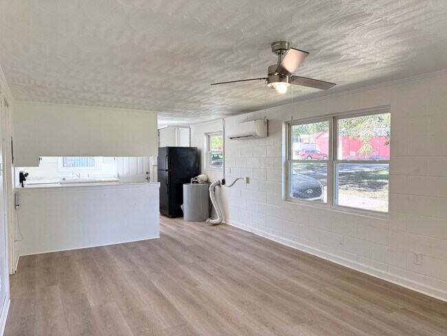 Building Photo - For Rent – $1,020/month | 2 Bed | 1 Bath