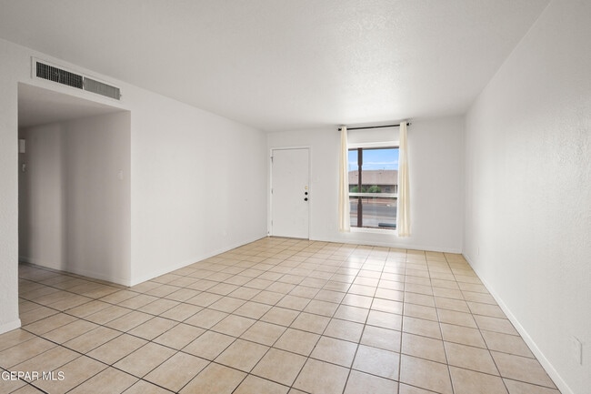 Building Photo - 7139 Orizaba Ave