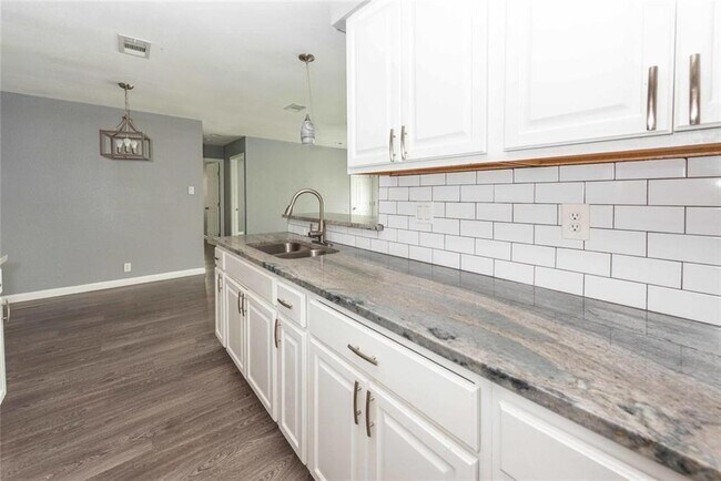 Building Photo - 2301 Tern Cir