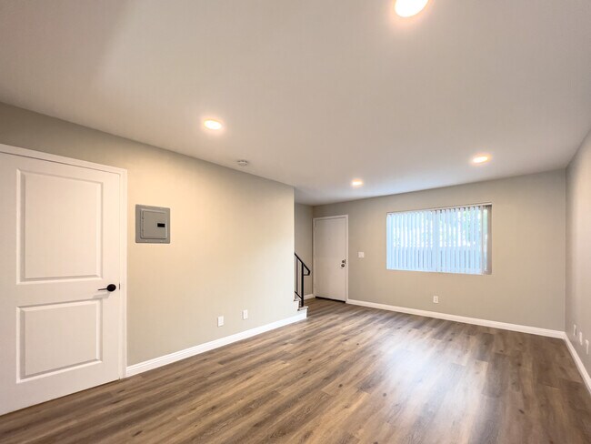 Building Photo - 133 Carr Dr