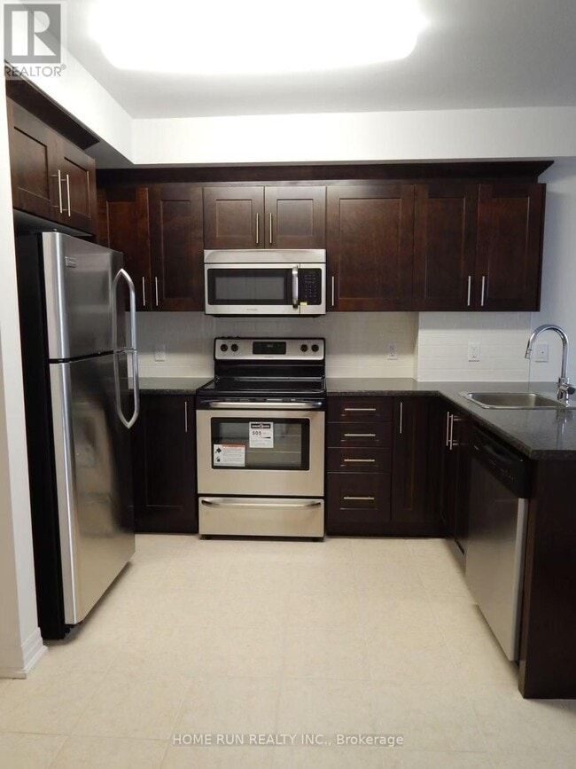 Building Photo - 242-242 Rideau St