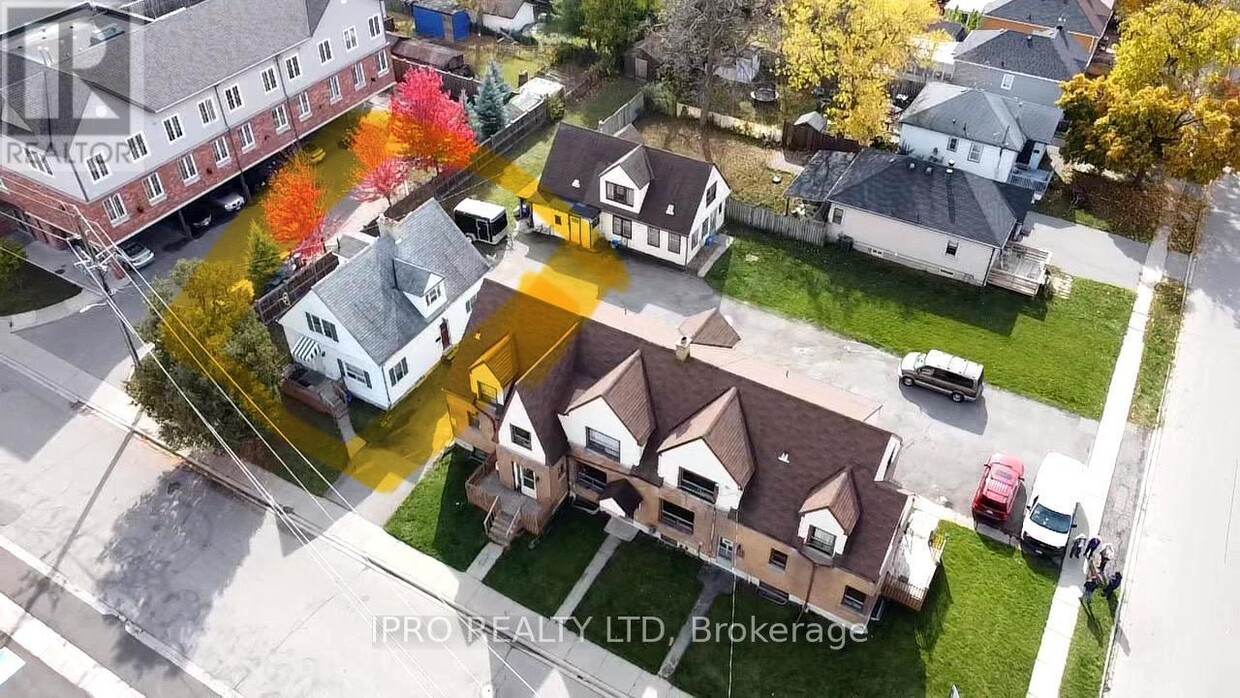 Primary Photo - 3 Henderson Ave