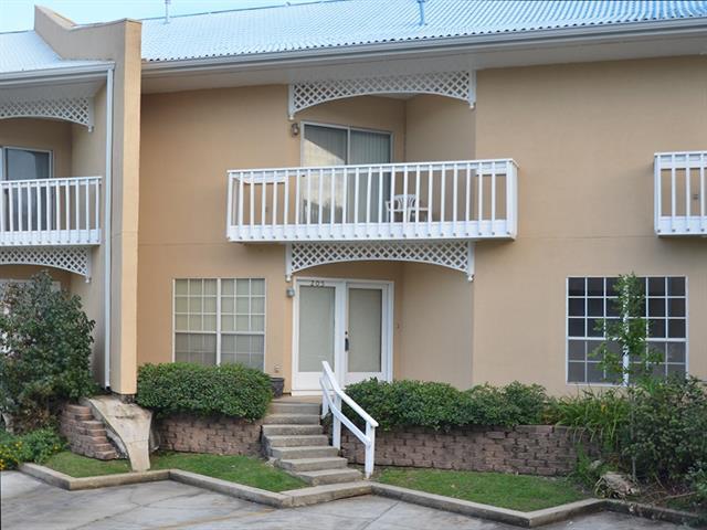 Primary Photo - 205 Tops L Dr