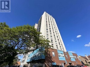 Building Photo - 150 Lakeshore Rd W