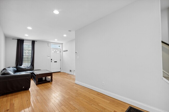 Building Photo - 304 E Fort Ave