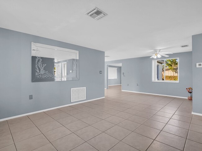 Building Photo - 1415 Yale Dr