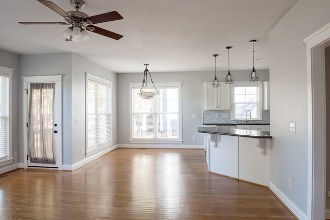 Building Photo - 16015 Kelly Park Cir