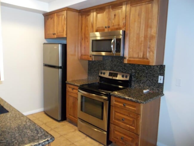 Building Photo - 1425 Ramona Dr