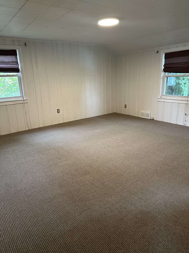 Building Photo - 384 Helendale Rd