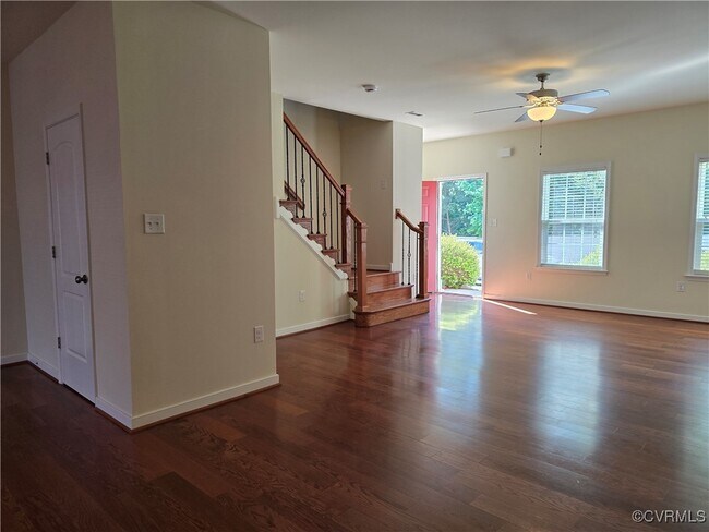 Foto del edificio - 7417 Pebble Lake Dr
