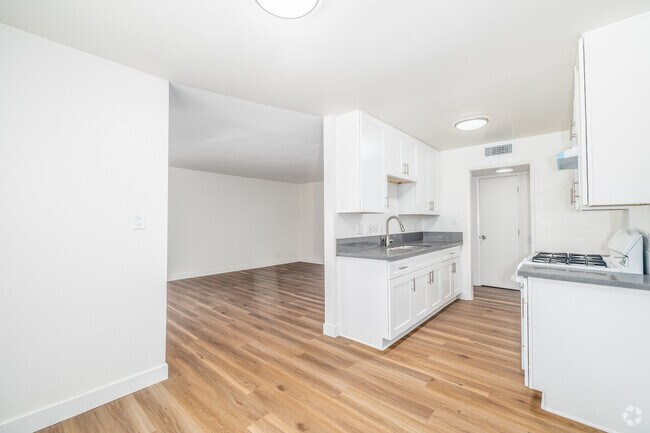 2 habitaciones, 1 baño - 845 pies cuadrados - Cocina - Sherman Way Biltmore