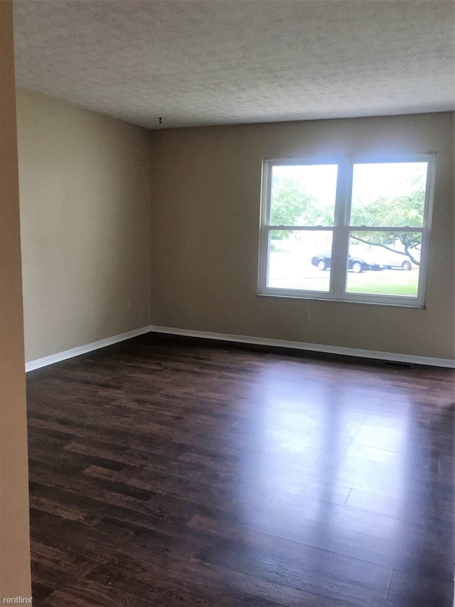 Building Photo - 2 br, 1.5 bath Condo - 5688 Crossing Ct