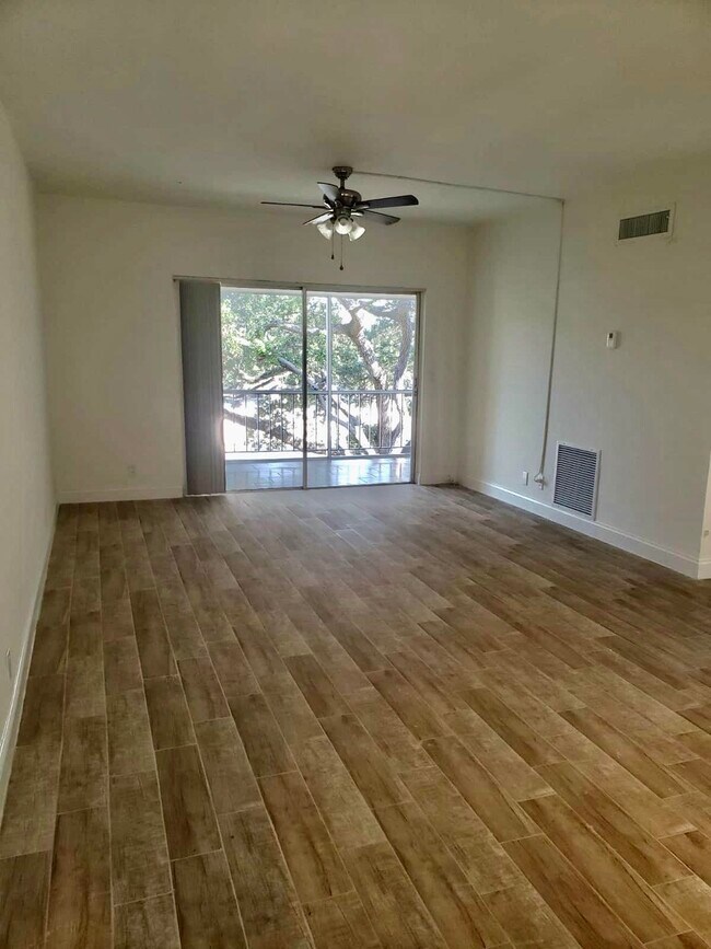 Foto del edificio - 632 NW 13th St