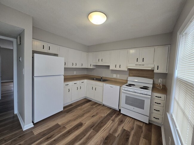 Building Photo - 2 Bedroom Townhome available for rent in Charlotte NC