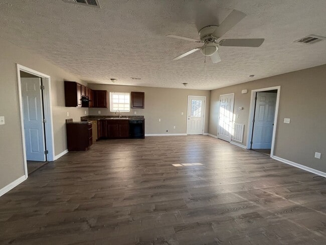 Foto del edificio - Single Family 2 bedroom 2 bathroom