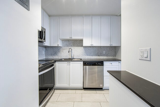 Building Photo - 55 Triller Ave