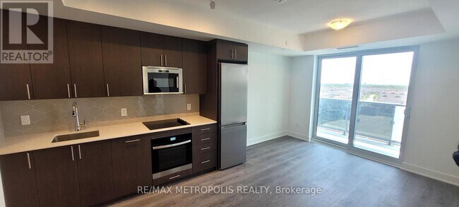 Photo du bâtiment - 2545-2545 Simcoe St N
