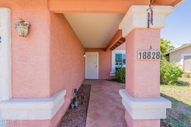 Foto del edificio - 18828 N 15th St