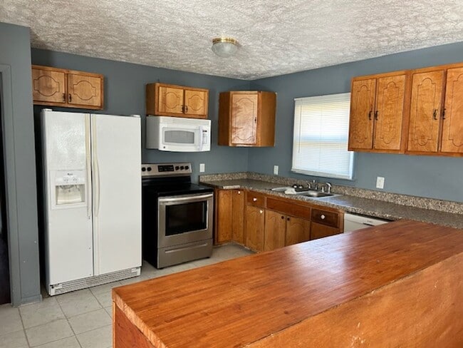 Building Photo - 954 Spruce St