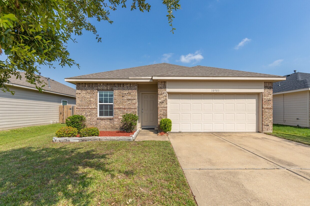 Foto principal - 10903 Woodwind Shadows Dr